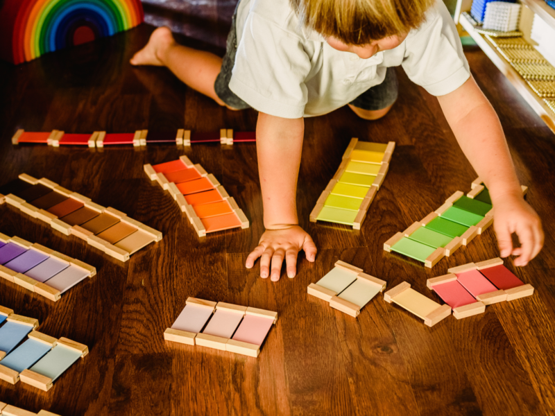 Aplicando a metodologia Montessori no dia a dia: dicas práticas para pais e educadores